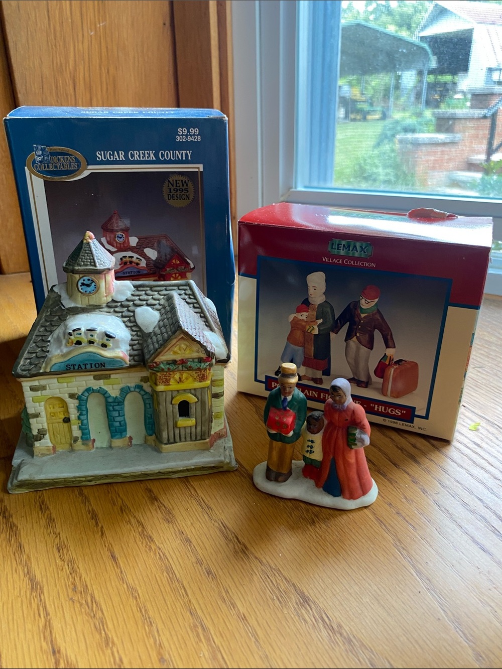 Lemax & Sugar Creek County Holiday Village Set - Multicolor